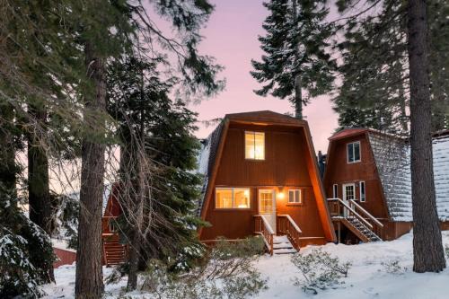 Tahoe Woods Apartment | Chickaree Chickadee Buyout by AvantStay 2 Sister Cabins