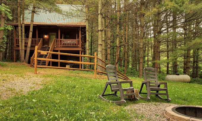 New Plymouth Cabin | Chicory Cabin near Ash Cave