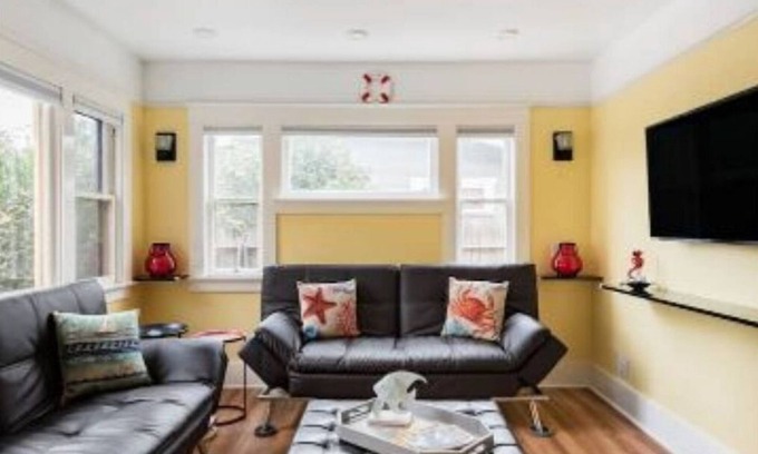 Eastside House | Child & Pet friendly: Catherine’s Charming Cottage