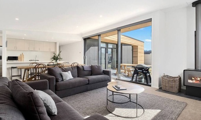 Wanaka House | Chill out and recharge - Fantail Corner