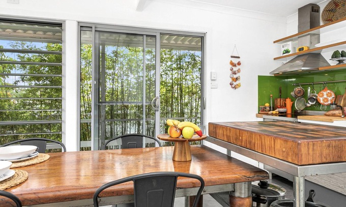 Shoal Bay Apartment | Chill-out Boutique Couples Retreat