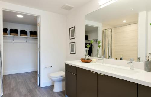 Produce and Waterfront Apartment | Chill room