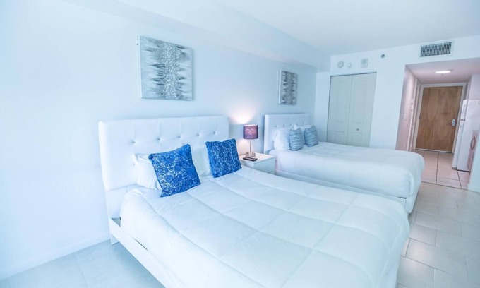 Brickell Condo | Chill Studio Getaway Luxury Brickell High Rise