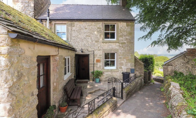Winster Cottage | CHIMNEY COTTAGE, pet friendly, character holiday cottage in Winster