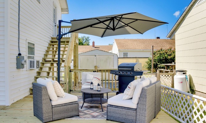 Chincoteague Apartment | Chincoteague Apartment w/Deck: Walk to Waterfront