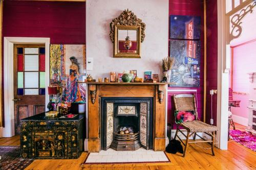 Katoomba Apartment | Chinoiserie - Blue Mountains Boho Luxe