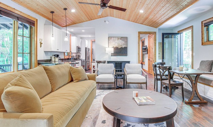 Glenville House | Chinquapin Escape: Resort Perks, By Lake Glenville