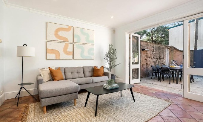 Chippendale House | Chippendale l The Myrtle House l 3 Bedrooms