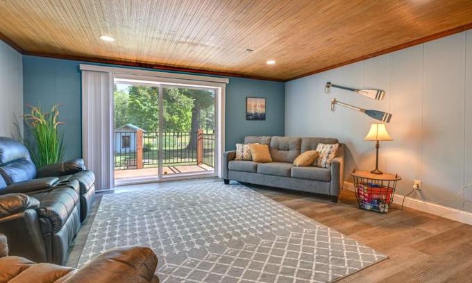 Lake Wissota House | Chippewa Falls Retreat on Lake Wissota with 2 Decks!