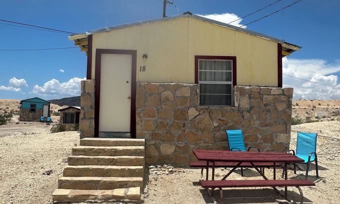 Study Butte-Terlingua Hotel | Chisos Mining Co Motel