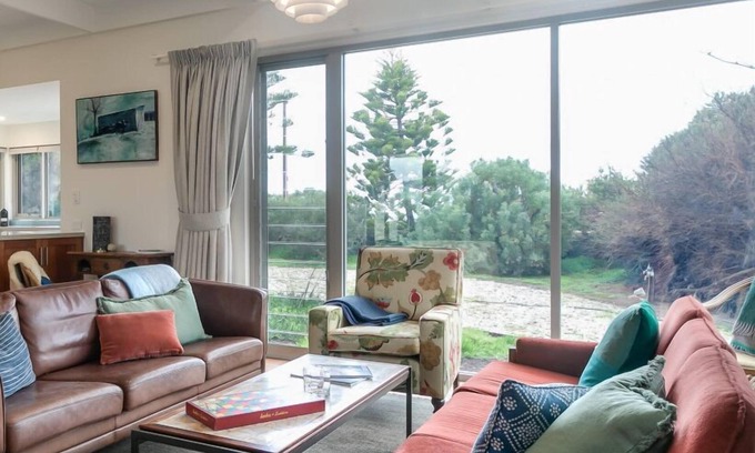 Hayborough House | Chiton Cottage - Mid Century Getaway - 2 Bedroom - Pets