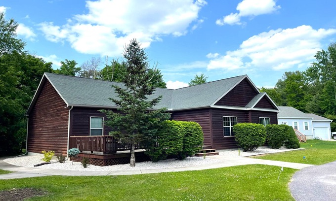 Lake Delton House | Chocolate Moose Lodge @ Spring Brook Resort