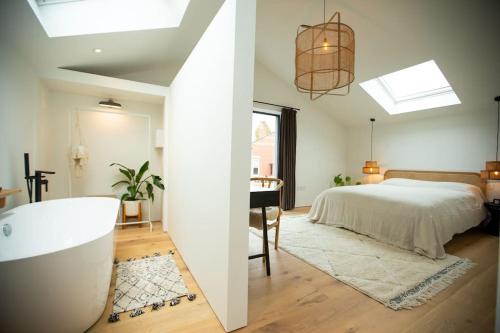 Chorlton-cum-Hardy Apartment | Chorlton Stylish Studio & Roof Terrace Apartments