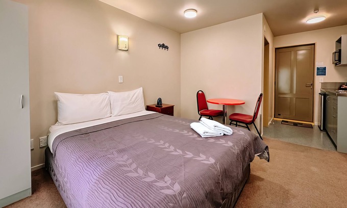 Christchurch City Centre Cabin | Christchurch City Central Queen Studio with Full Kitchen
