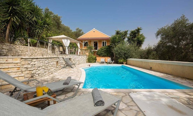 Koutsi Villa | Chryssa Villa - Sun - Splashed & romantic.