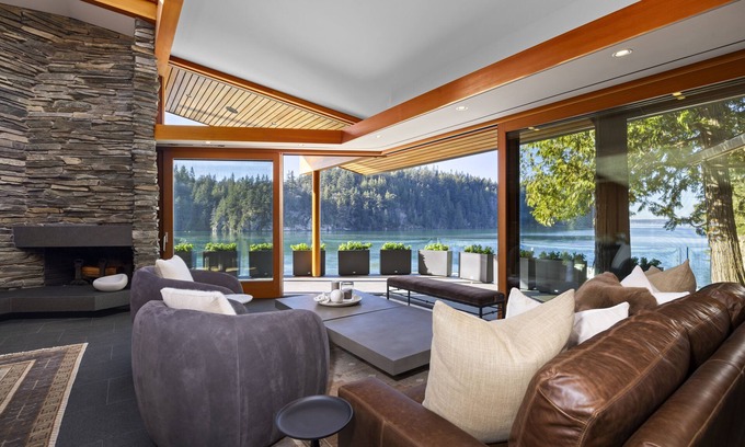 Bellingham House | Chuckanut Point Villa Luxury Waterfront Retreat | Sleeps 8 | Stunning Views