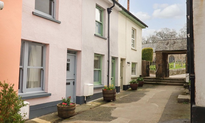 Chagford Cottage | CHURCH COTTAGE, family friendly, with a garden in Chagford