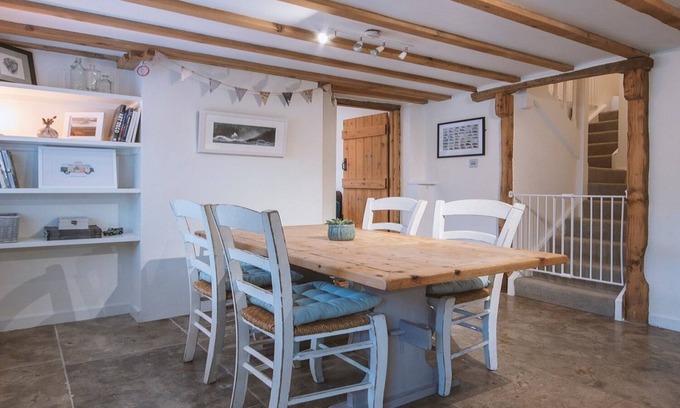 West Down Cottage | Church Cottage Sleeps 6 |Logburner, Dog Friendly