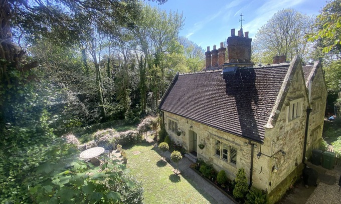 Bonchurch Cottage | Church House - sleeps 6 guests in 3 bedrooms