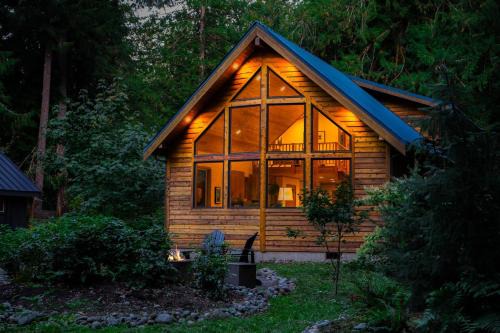 Glacier House | Church Mountain View Chalet