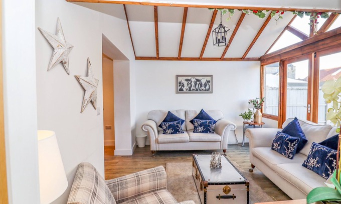 Loversall House | CHURCH VIEW COTTAGE, pet friendly, with hot tub in Doncaster