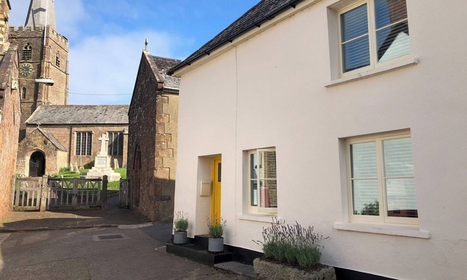 Hatherleigh Cottage | Church View Cottage & Barn