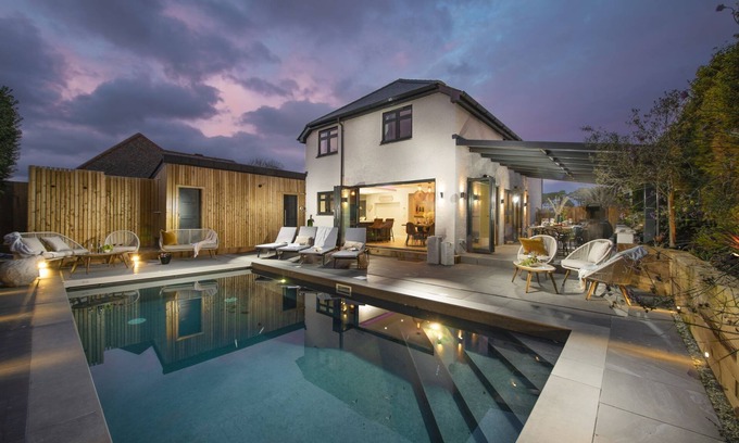 Carbis Bay House | Chy An Eglos - A superb refurbished holiday home with a fantastic entertainment area, swimming pool