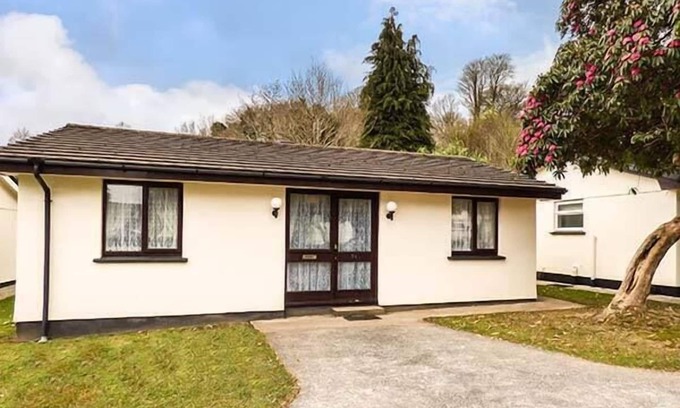 Liskeard Cottage | CHY LOWENNA, pet friendly, with a garden in Liskeard