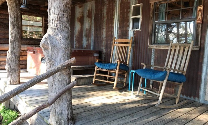 Eustace Cabin | Cici's one bedroom cabin at Bluegill Lake Cabins