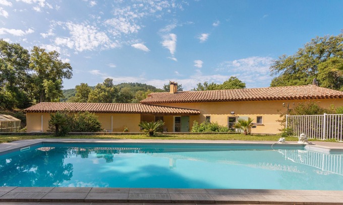 Collobrieres Apartment | "Cigale" Room with Shared Pool, Wi-Fi, and Air Conditioning