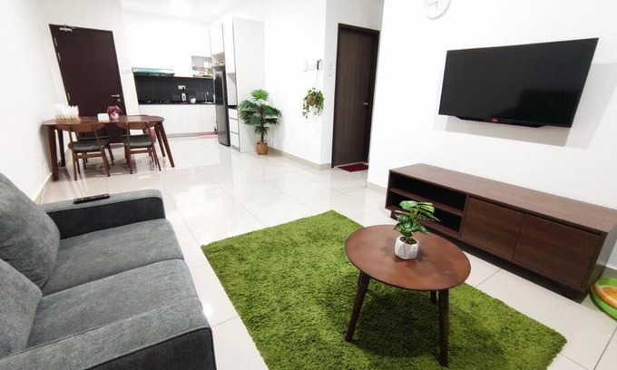 Bandar Penawar Apartment | Cikgukay Desaru Homestay Apartment With Pool View WiFi & Netflix