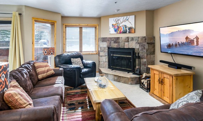 Historic District Condo | Cimarron Elk Condo: Great Downtown Location