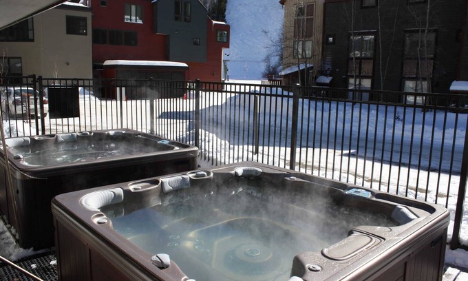 Telluride House | Cimarron Lodge 50 by Avantstay Ski-in/ski-out Property in Complex w/Two Hot Tubs!