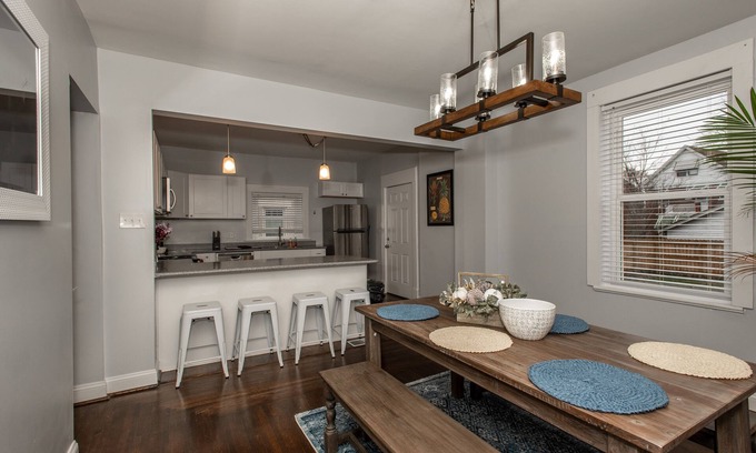 St. Bernard House | Cincy home sleeps 18!
