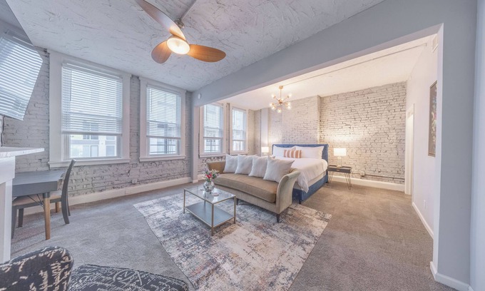 Central Business District Condo | Cincy Stay And Play/K&Q Comfort + Walkable Gem