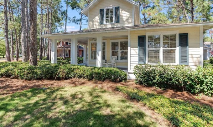 Laurel Grove House | Cindie's Song-Pet Friendly-Golf Cart-Near Shops!
