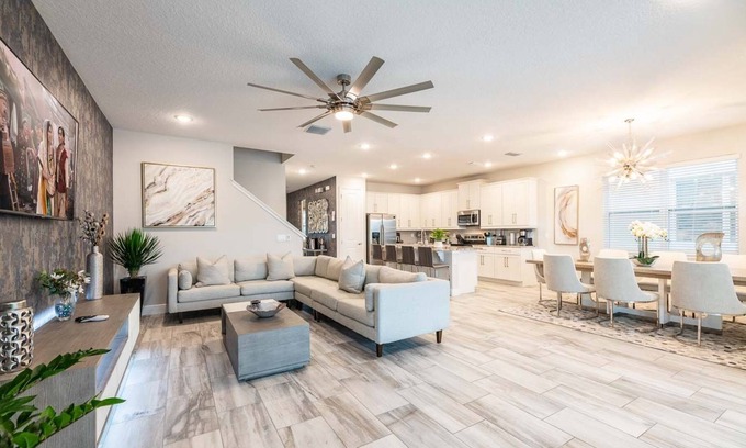 Celebration Villa | Cinema/Games Room/Free shuttle to Disney/ themed rooms/Private Pool and Spa