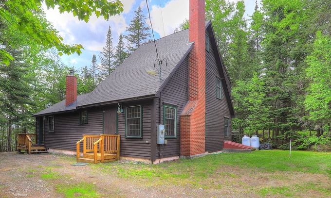 Rangeley Cabin | Cinnamon Bear House - Perfectly updated and furnished cottage on the shores of Loon Lake