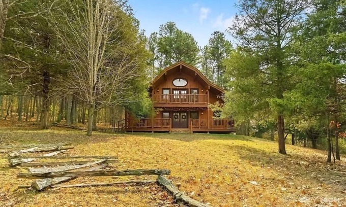 Eureka Springs Cabin | Cinnamon Valley - The Barn