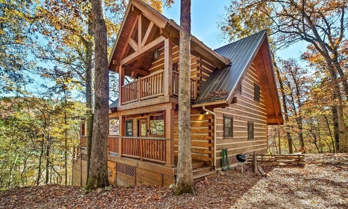 Eureka Springs Cabin | Cinnamon Valley - The Elk Lodge