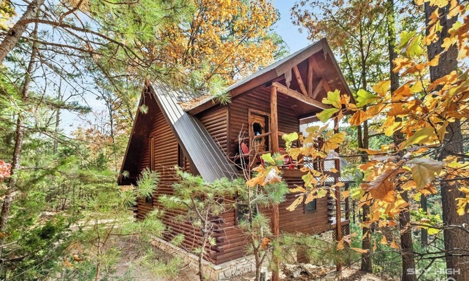 Eureka Springs Cabin | Cinnamon Valley - The Hideaway