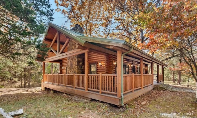 Eureka Springs Cabin | Cinnamon Valley - The Cattail