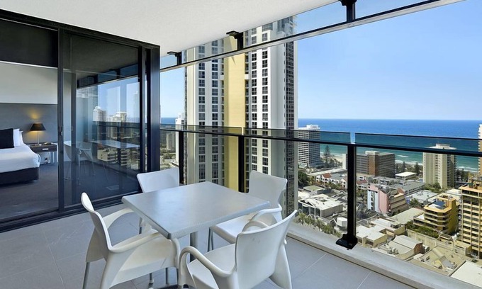 Surfers Paradise Apartment | Circle on Cavill - In the heart of paradise