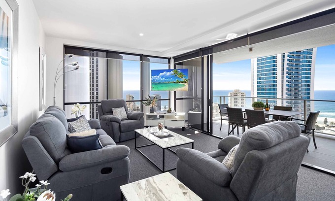 Surfers Paradise Apartment | Circle on Cavill Ocean & River Views