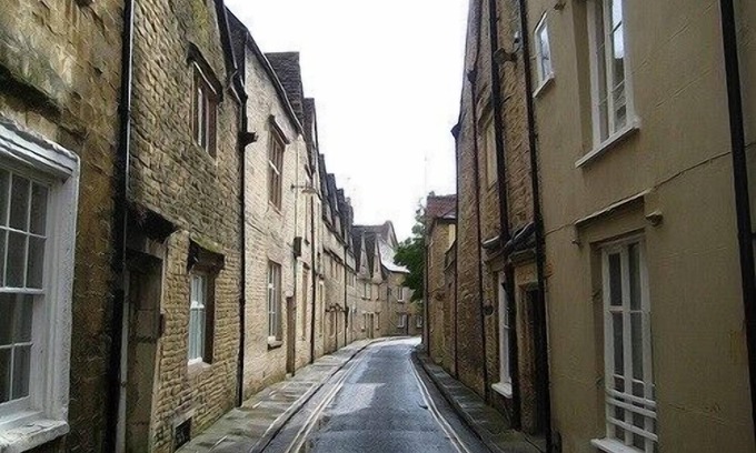 Cirencester Apartment | Cirencester, Capital of The Cotswolds - Grade II listed Town House