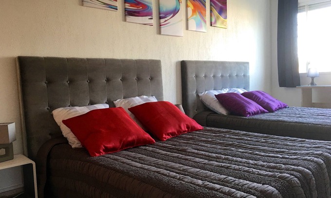 Decines-Charpieu Apartment | City Break LYON EUREXPO GRAND STADE OL + Parking + Wifi Fiber/Gites de France *