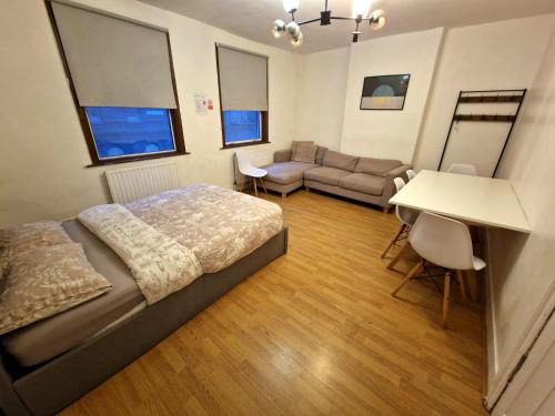 Whitechapel House | City Budget Guesthouse