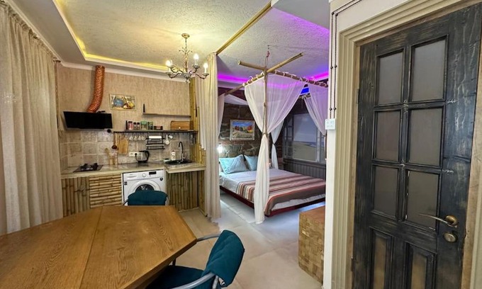 Didube Apartment | City Center Beach side Hut