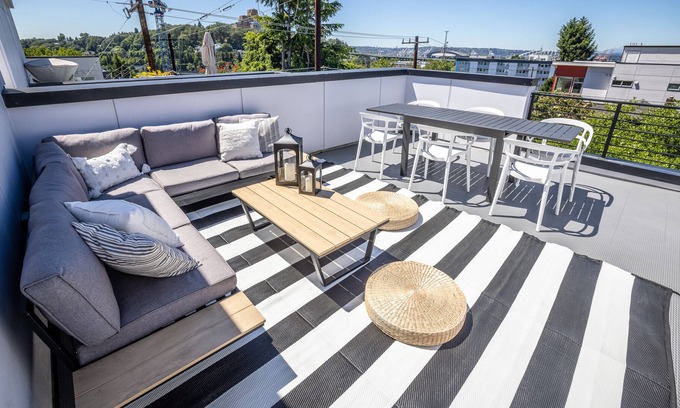 Atlantic House | City Central | 3BR + Rooftop | 5 min DT & Stadium