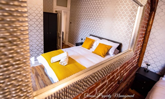 Truro Apartment | City Centre Apartment With Ensuite